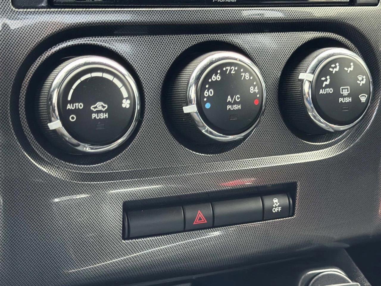 Used 2014 Dodge Challenger SXT image 20