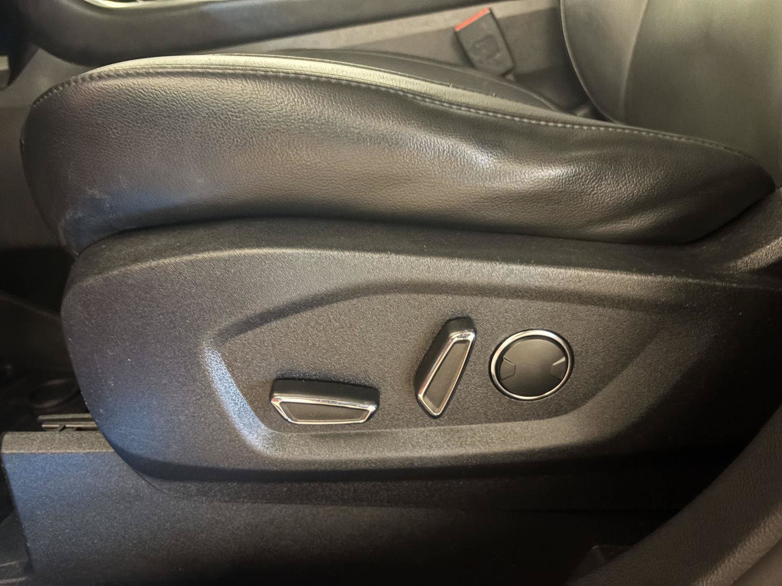 Used 2015 Ford Edge Titanium AWD/4WD image 12
