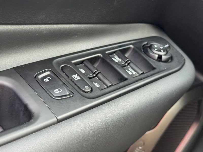 Used 2023 Jeep Renegade Latitude w/ Premium Group AWD/4WD image 23