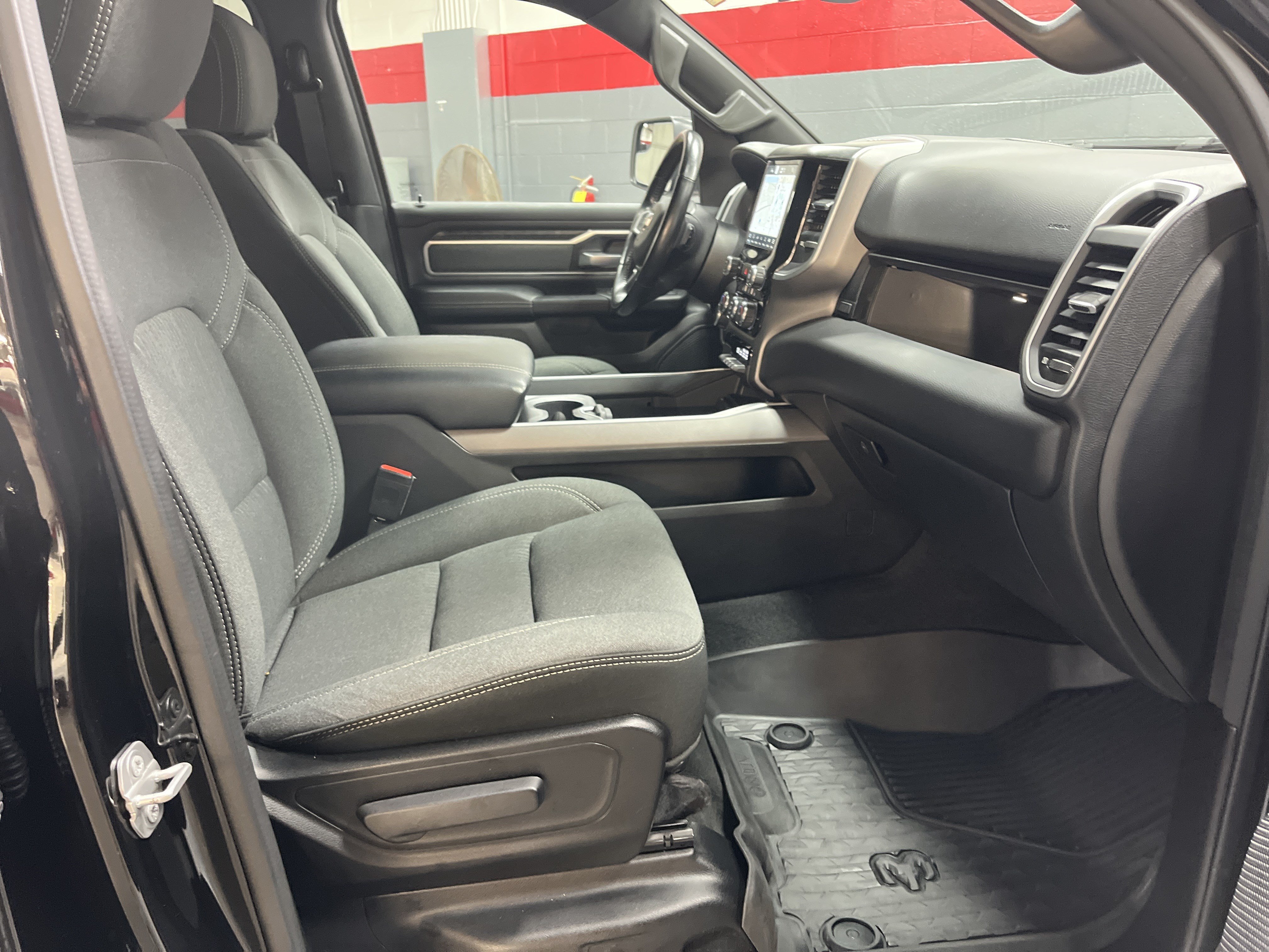Used 2022 RAM 1500 Big Horn AWD/4WD image 32