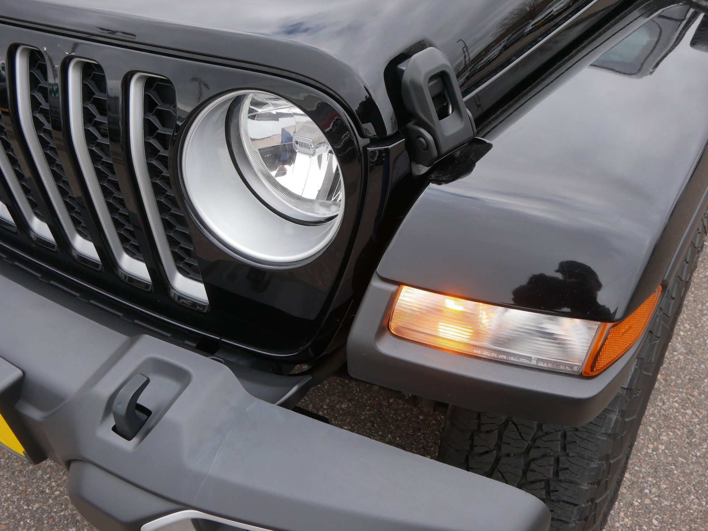 Used 2022 Jeep Gladiator Overland w/ Cold Weather Group image 15