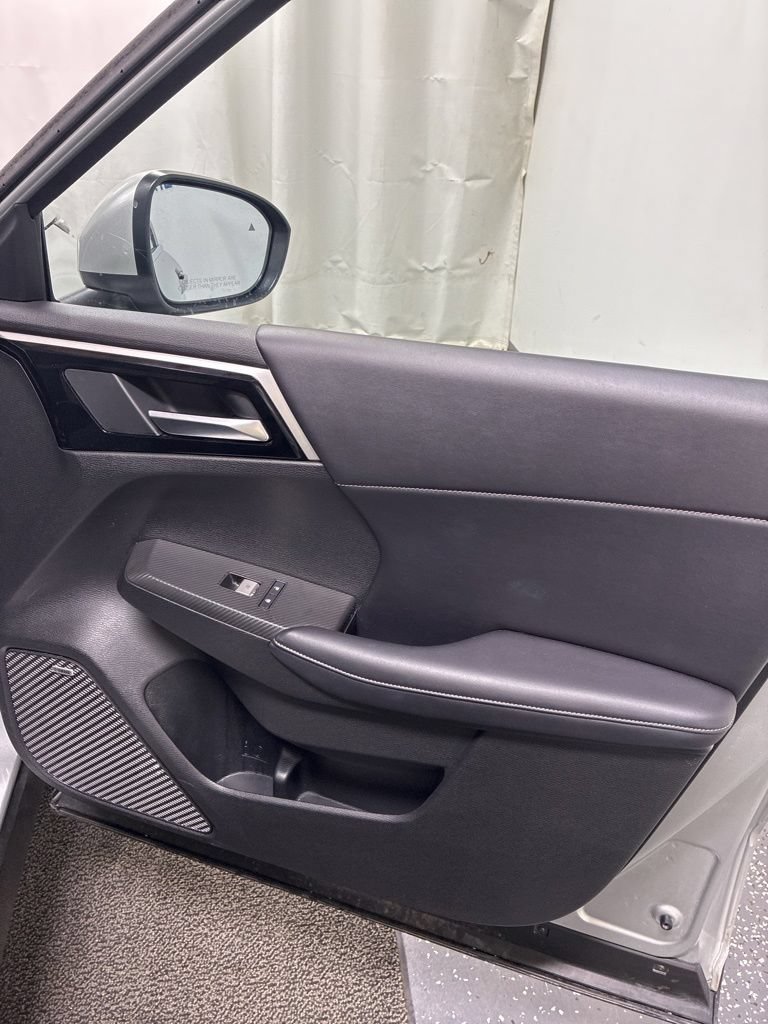 Used 2025 Mitsubishi Outlander AWD image 30