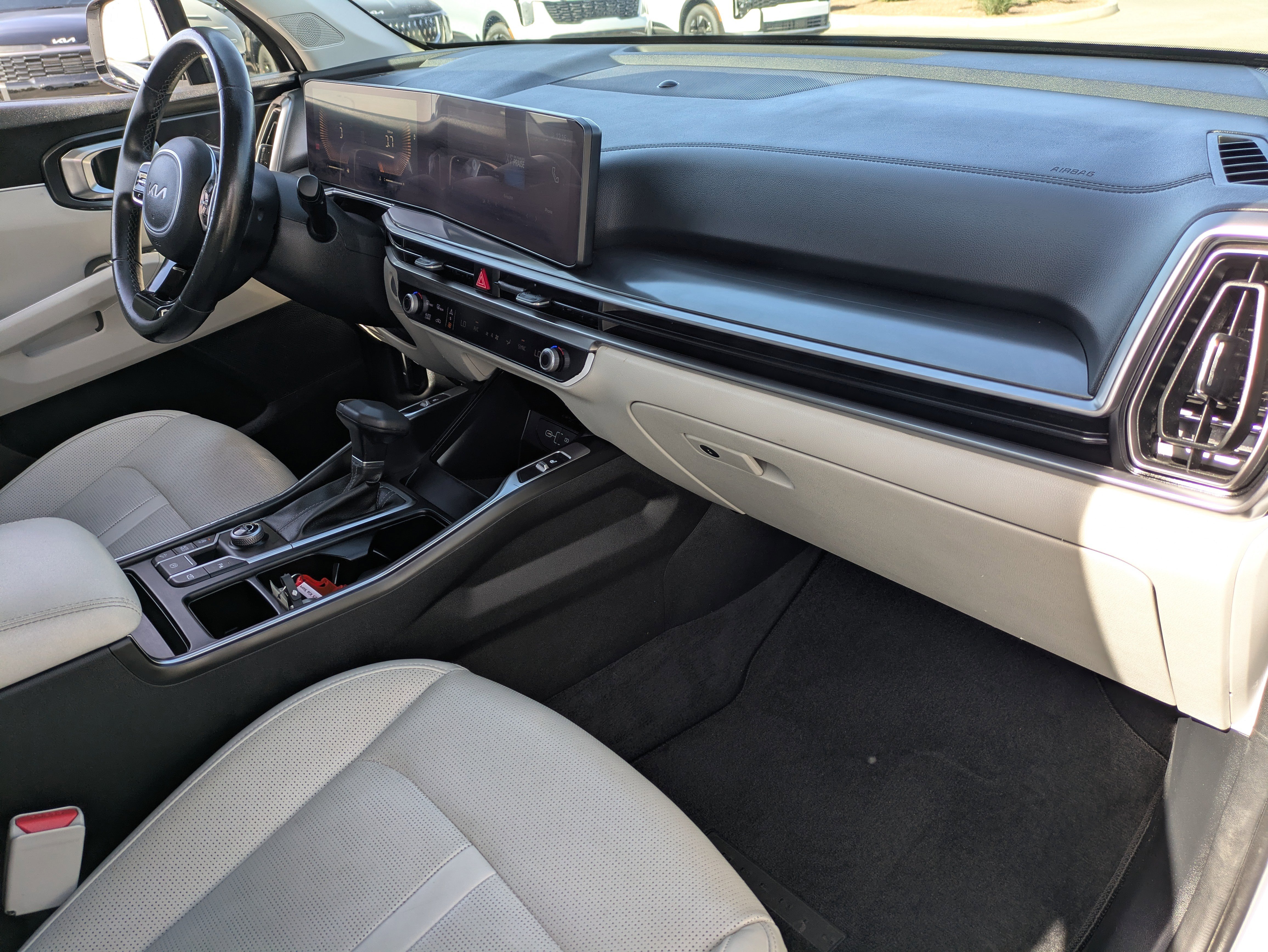 Certified 2025 Kia Sorento S image 13