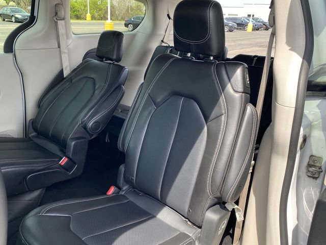 Used 2024 Chrysler Pacifica Touring-L FWD image 17