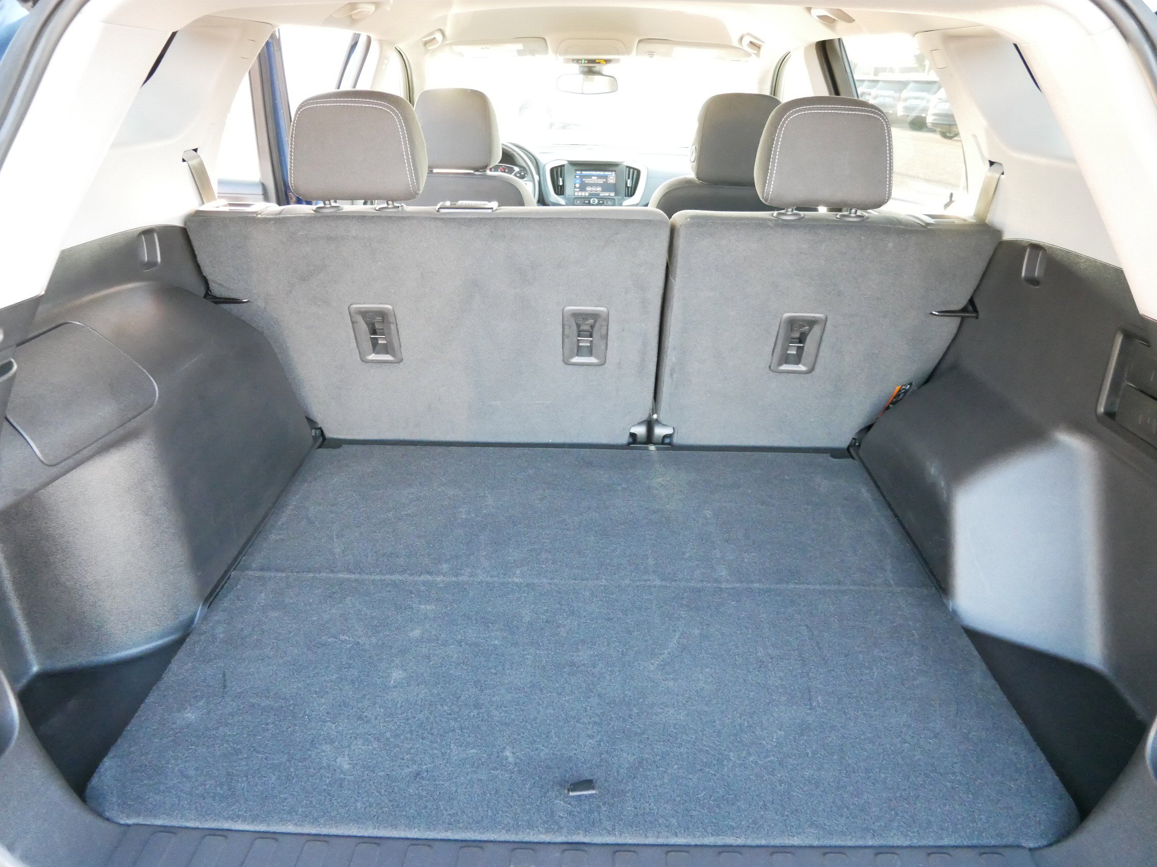 Used 2024 GMC Terrain SLE image 11