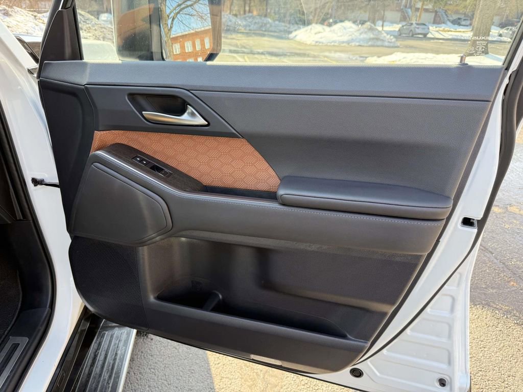 Used 2024 Lexus GX 550 w/ Accessory Package (Z1) image 15