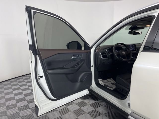 Used 2023 Nissan Rogue SL FWD image 18