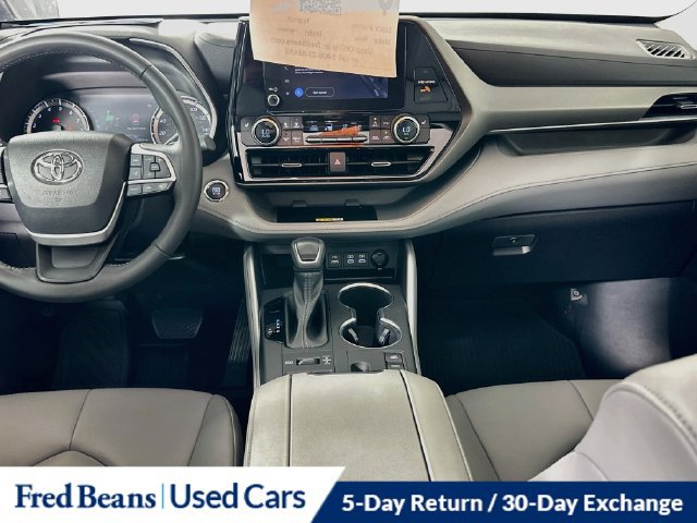 Used 2023 Toyota Highlander XLE AWD/4WD image 32