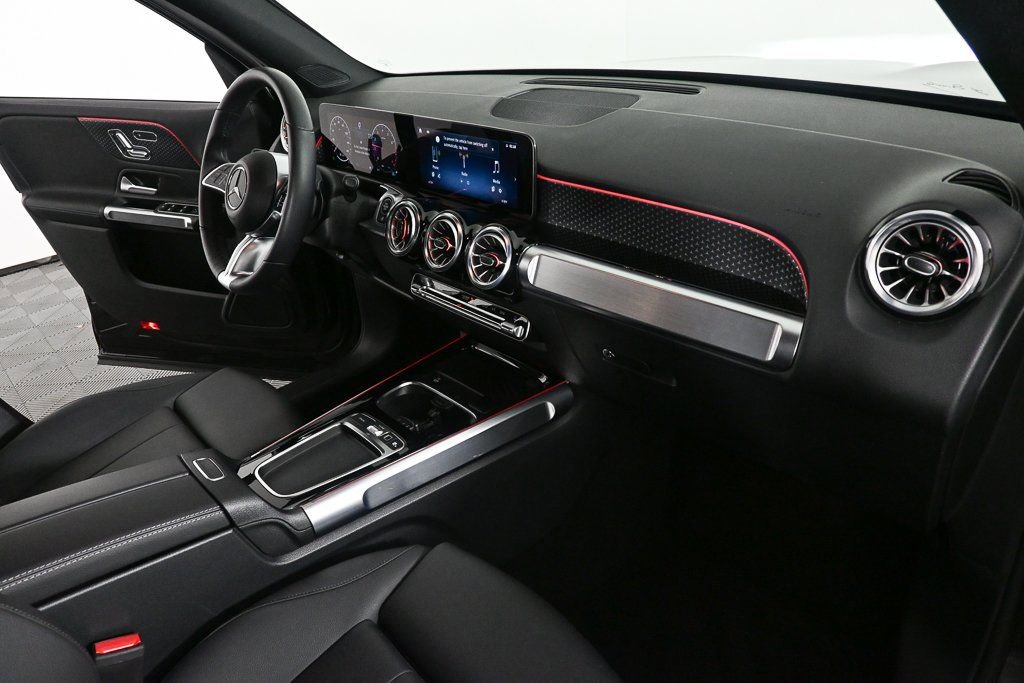 Used 2025 Mercedes-Benz GLB 250 image 23