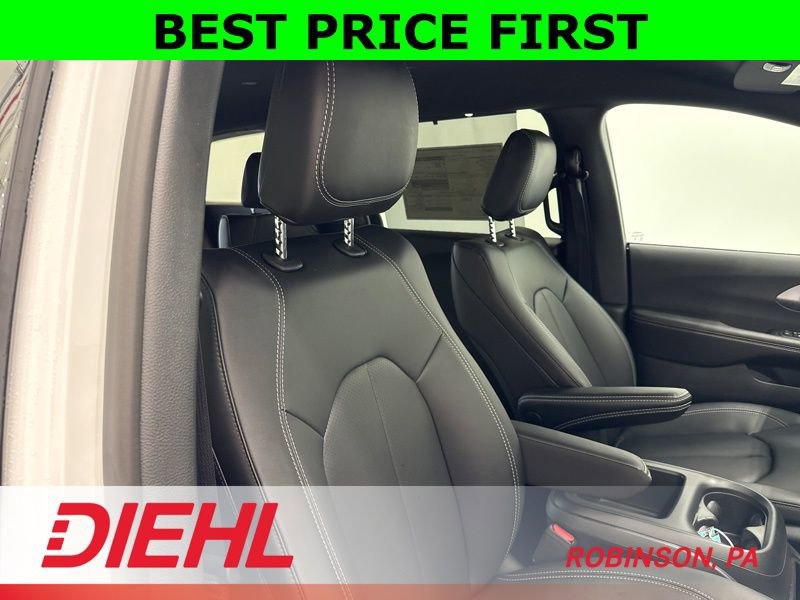 New 2026 Chrysler Pacifica Select image 16