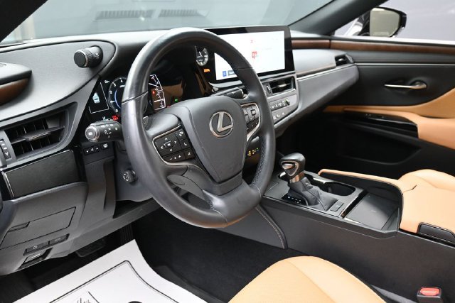 Used 2025 Lexus ES 350 w/ Premium Package FWD image 14