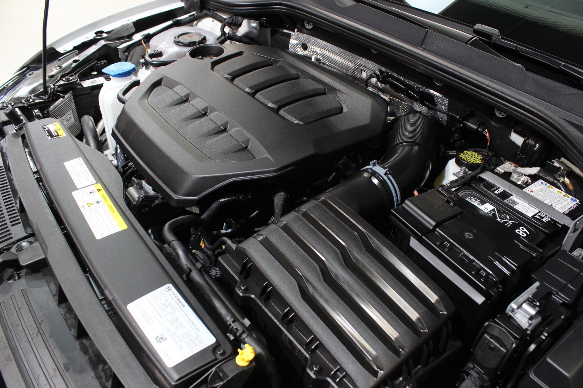 Used 2025 Volkswagen Golf R Black Edition w/ Euro Stye Package image 29