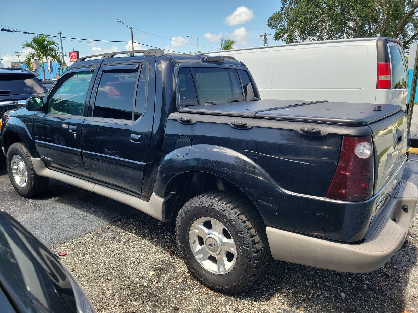 Used 2001 Ford Explorer Sport Trac 4x4 image 4