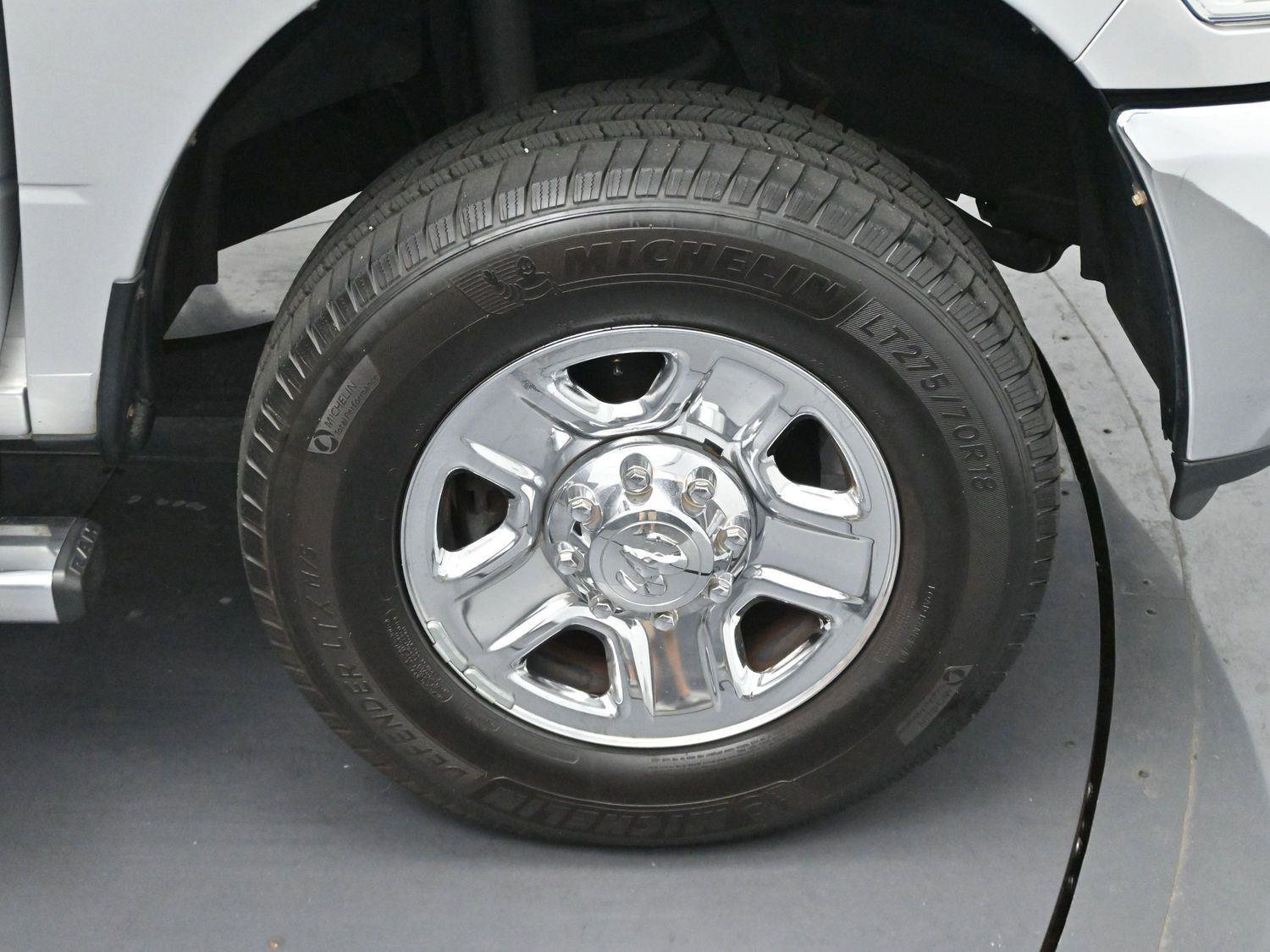 Used 2018 RAM 2500 SLT image 32