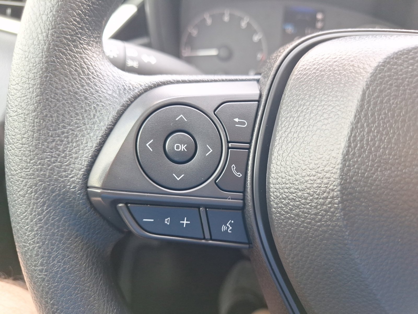 Used 2025 Toyota Corolla LE FWD image 21