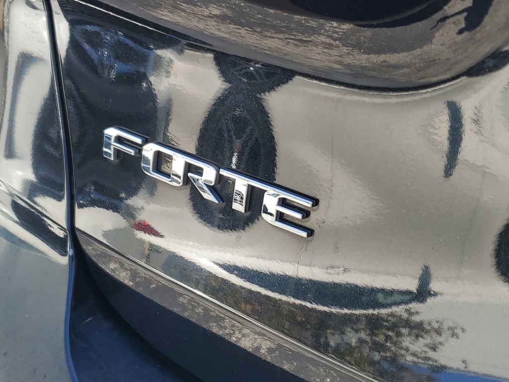 Used 2017 Kia Forte S image 8