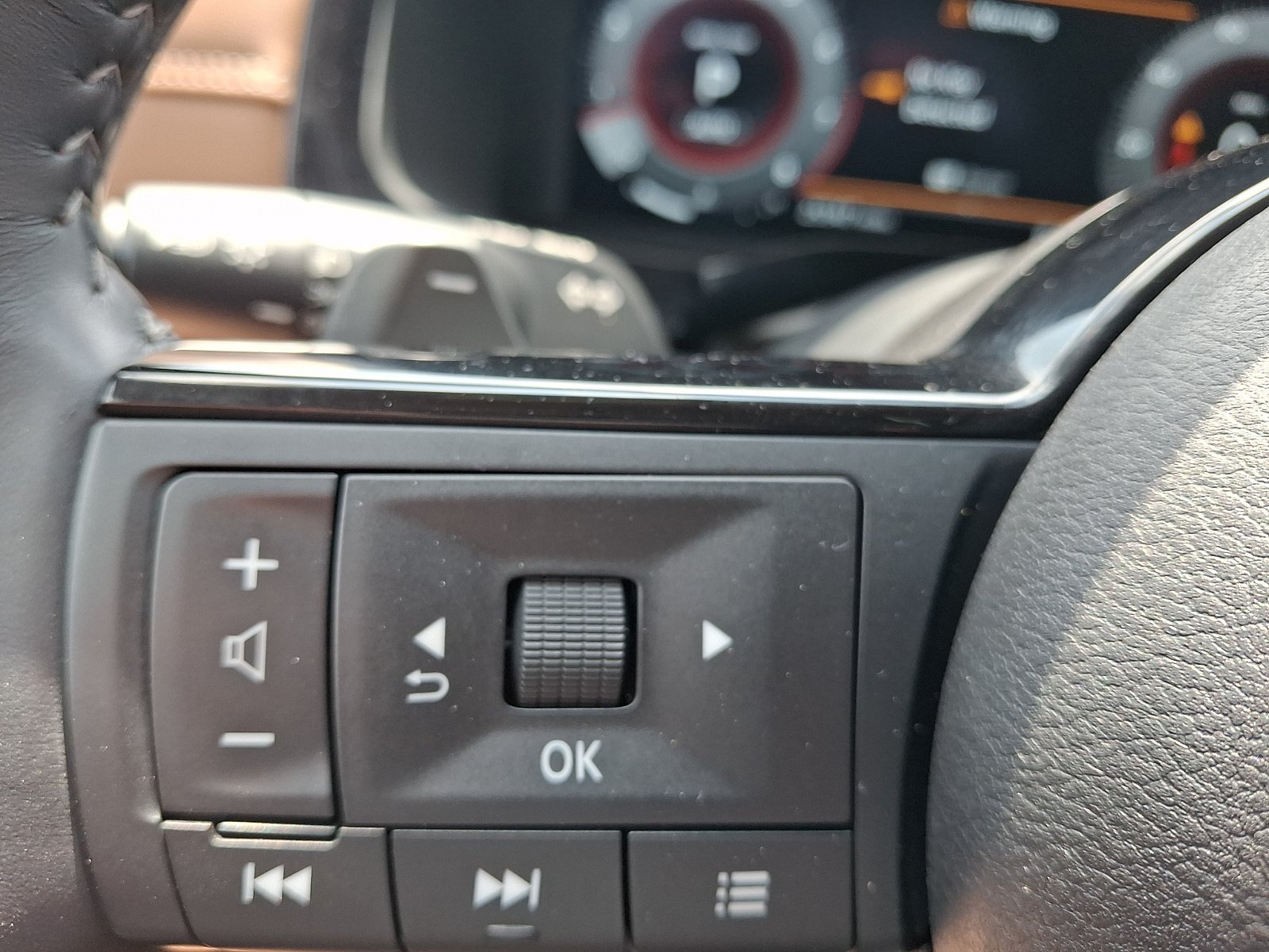 Used 2024 Nissan Pathfinder Platinum w/ Cargo Package AWD/4WD image 19