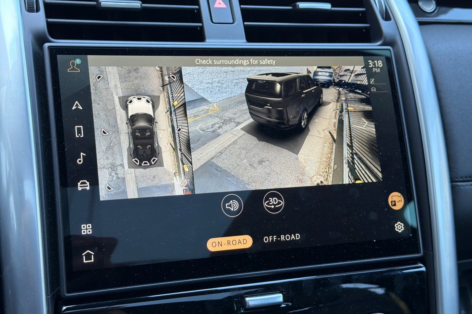 Certified 2025 Land Rover Discovery S AWD/4WD image 21