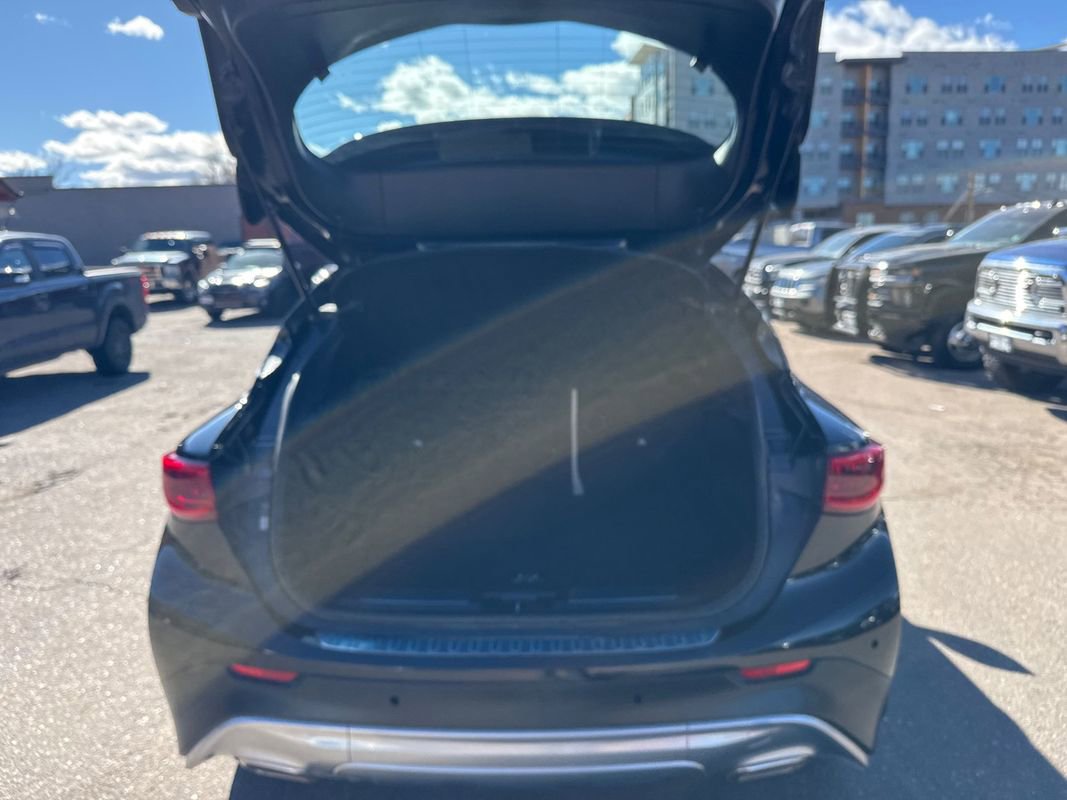 Used 2017 INFINITI QX30 Premium w/ Navigation Package image 15