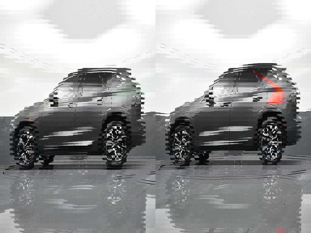 Certified 2023 Volvo XC60 B5 Core image 24