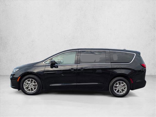 Used 2024 Chrysler Pacifica Touring-L image 9