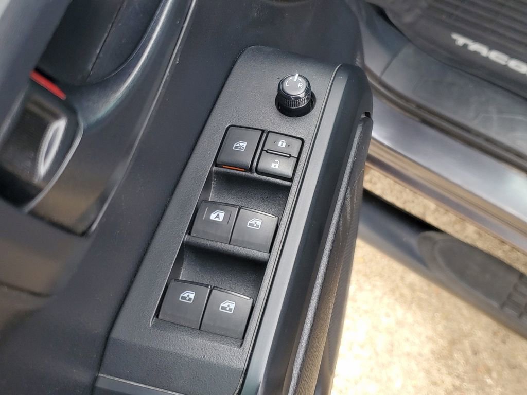 Used 2019 Toyota Tacoma SR w/ SR Convenience Package RWD image 15
