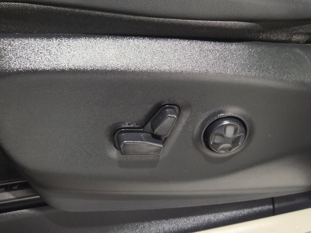 Certified 2024 Chrysler Pacifica Touring-L image 26