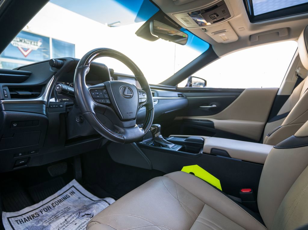 Used 2021 Lexus ES 350 w/ Accessory Package FWD image 4