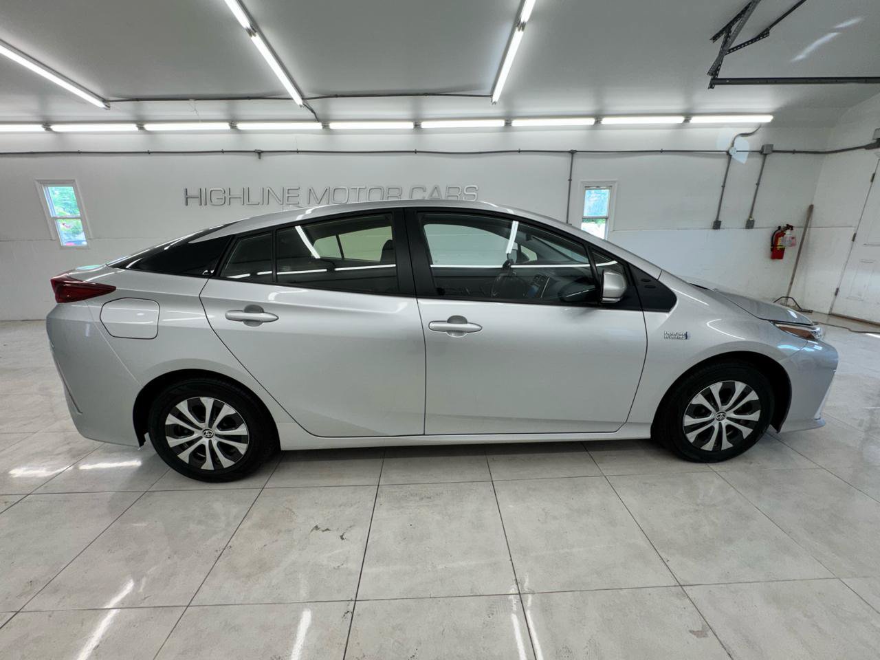 Used 2022 Toyota Prius Prime LE FWD image 4