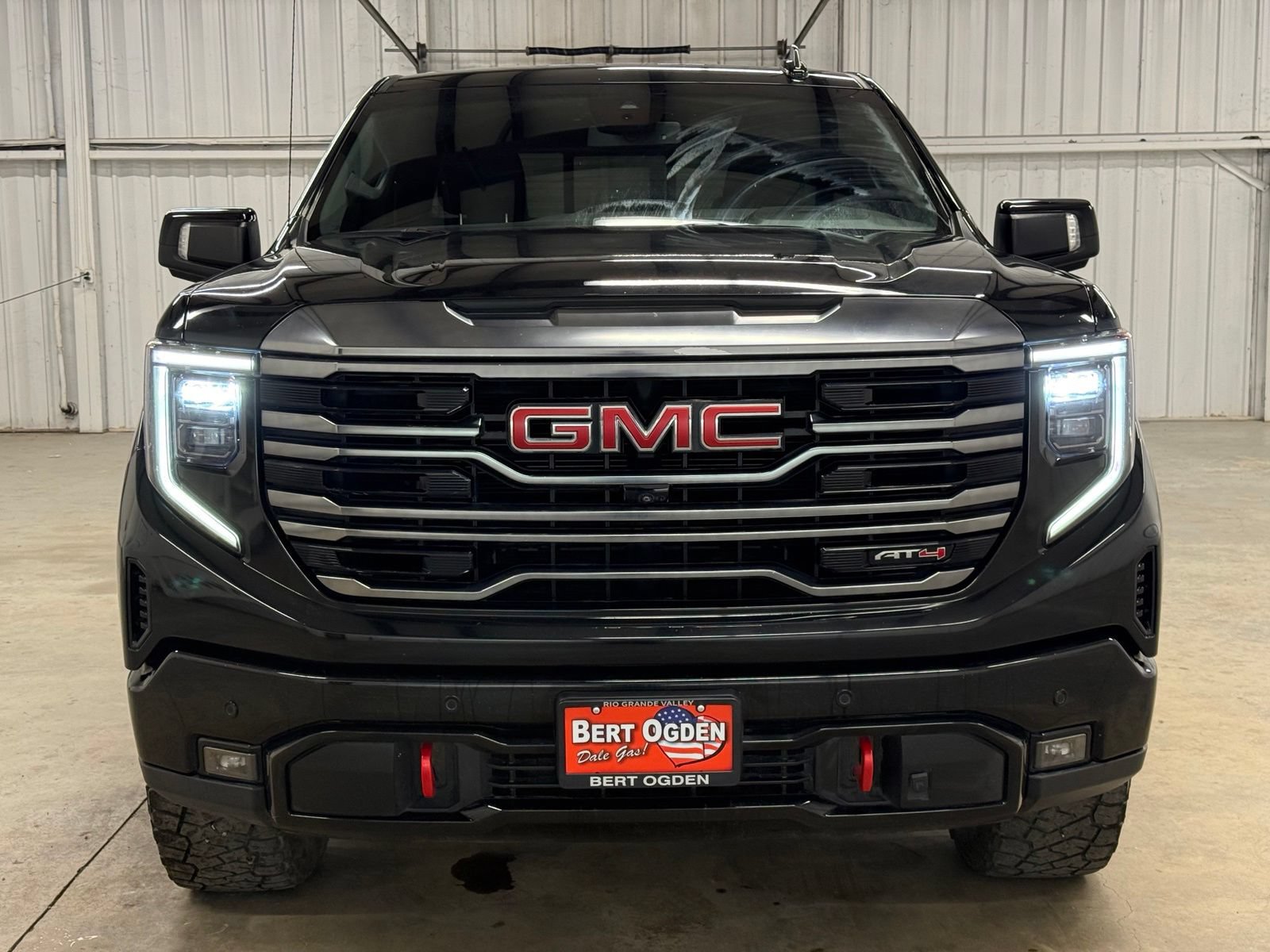 Used 2024 GMC Sierra 1500 AT4 w/ AT4 Preferred Package AWD/4WD image 2