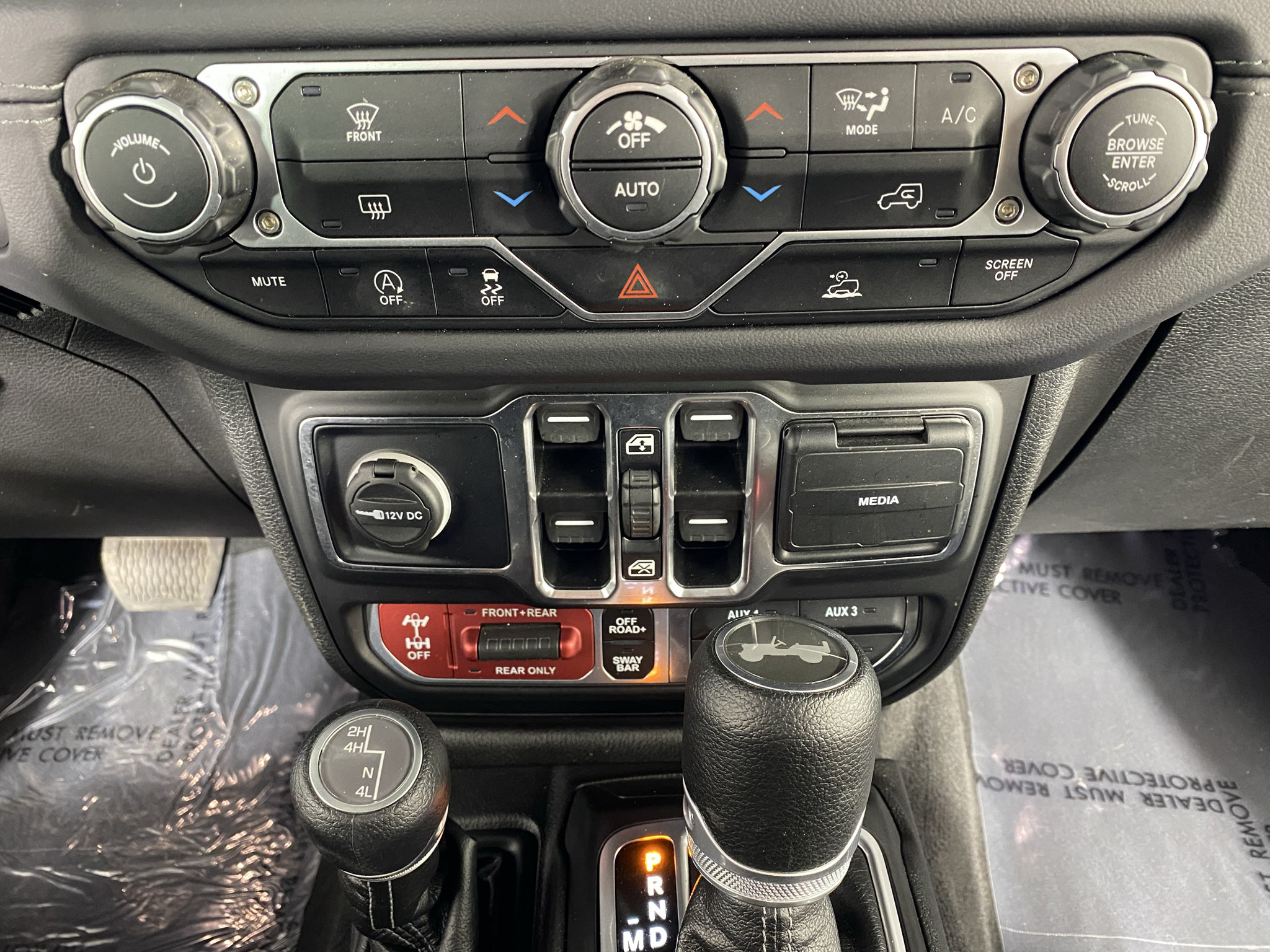 Used 2025 Jeep Wrangler Unlimited Rubicon AWD/4WD image 17