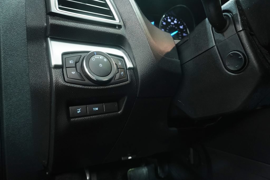 Used 2019 Ford Explorer Limited w/ Ford Safe & Smart Package AWD/4WD image 27