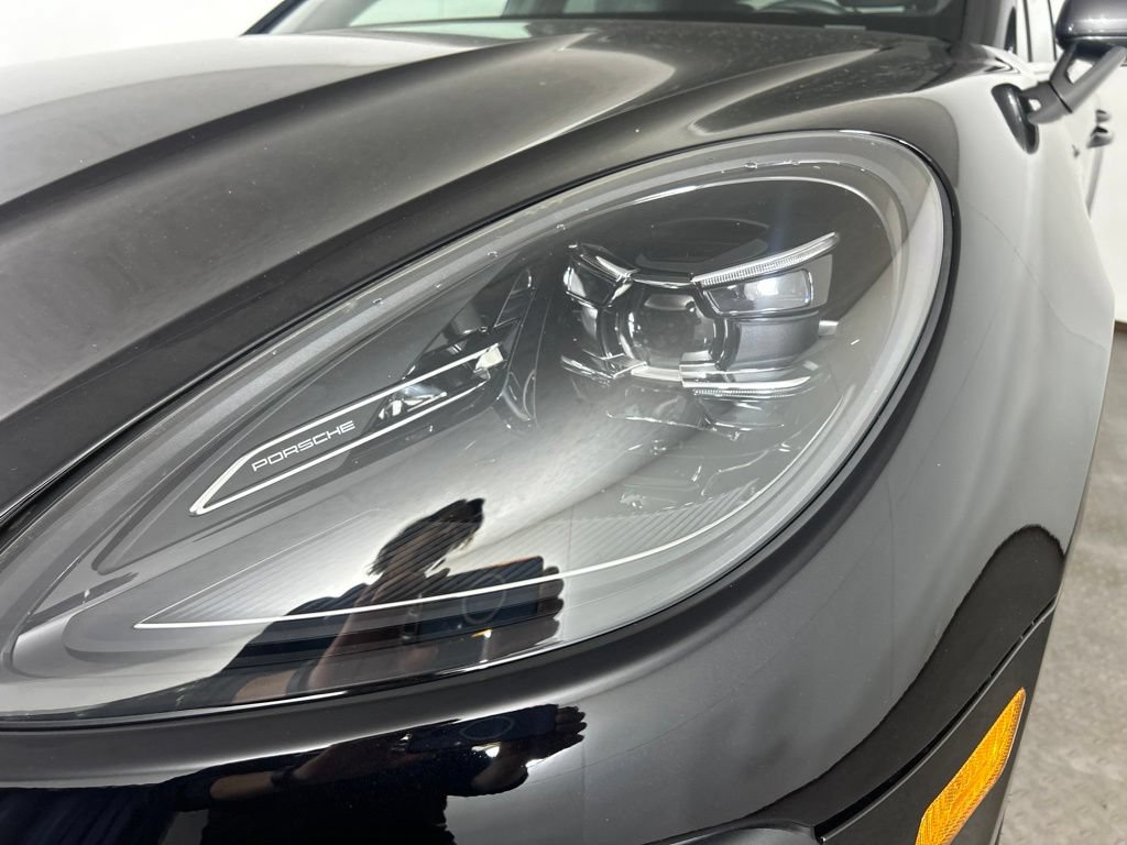Certified 2026 Porsche Macan Turbo AWD/4WD image 14