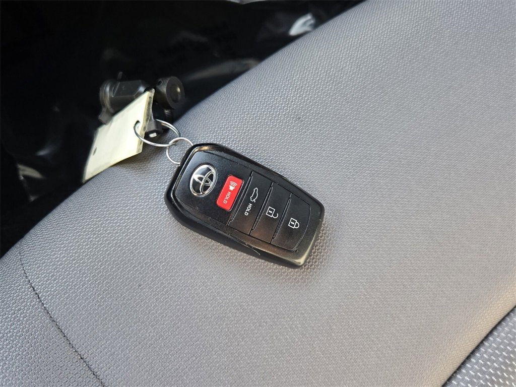 Used 2025 Toyota Corolla SE image 18