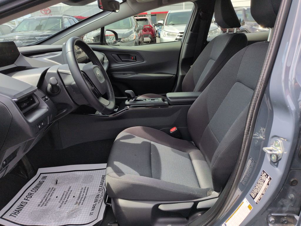 Used 2025 Toyota Prius LE FWD image 9