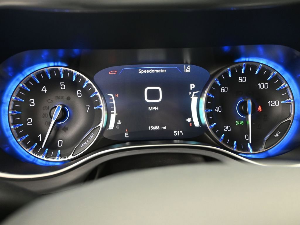 Used 2025 Chrysler Pacifica Limited image 17