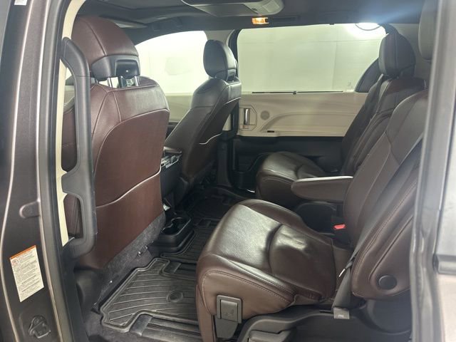 Used 2023 Toyota Sienna Platinum AWD/4WD image 13