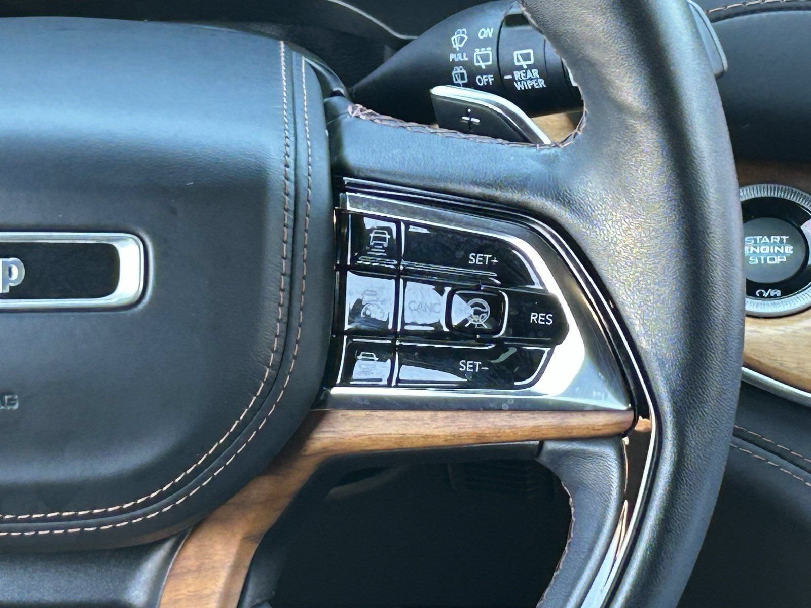Used 2022 Jeep Grand Cherokee Summit AWD/4WD image 22