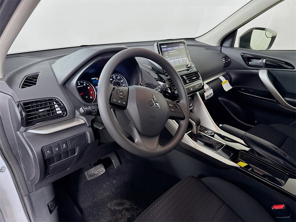 New 2025 Mitsubishi Eclipse Cross LE image 9