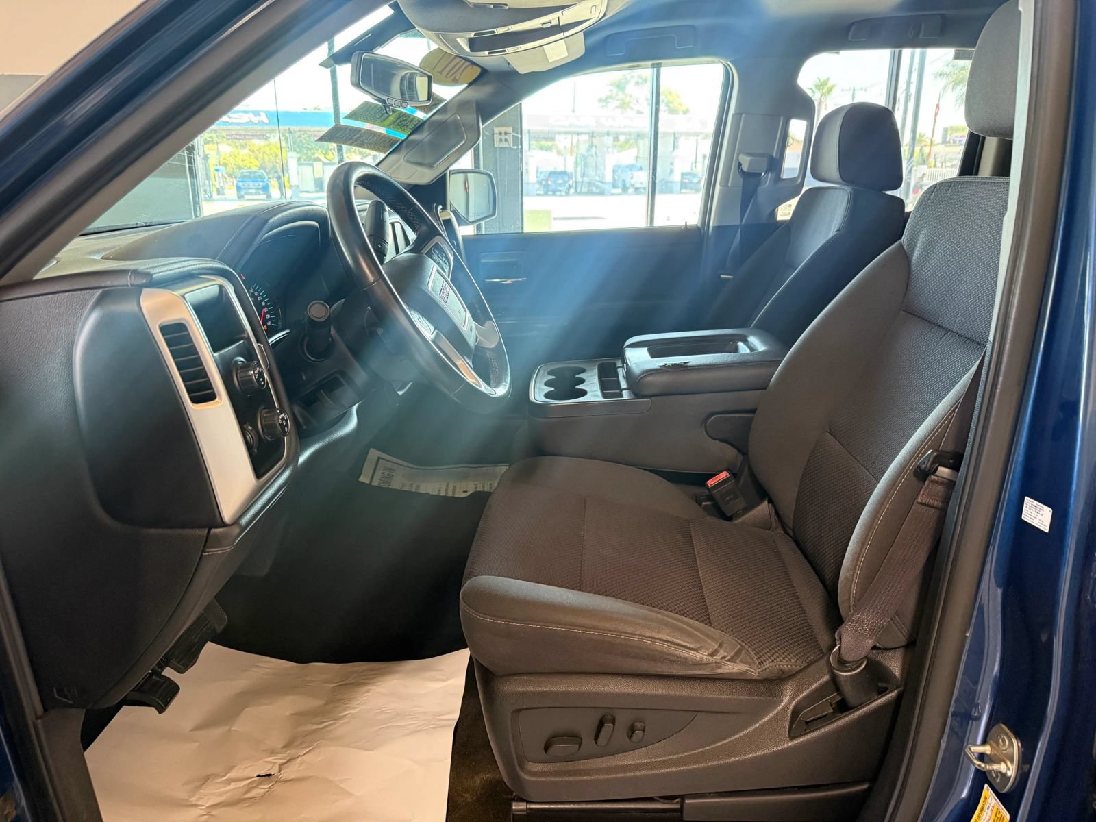 Used 2017 GMC Sierra 1500 SLE w/ SLE Value Package AWD/4WD image 8