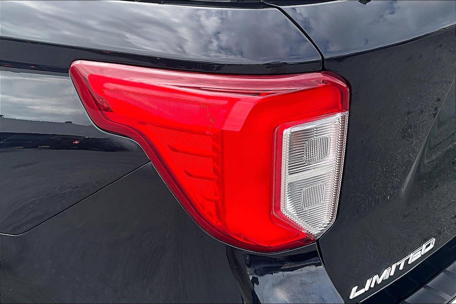 Used 2021 Ford Explorer Limited w/ Equipment Group 301A RWD image 28