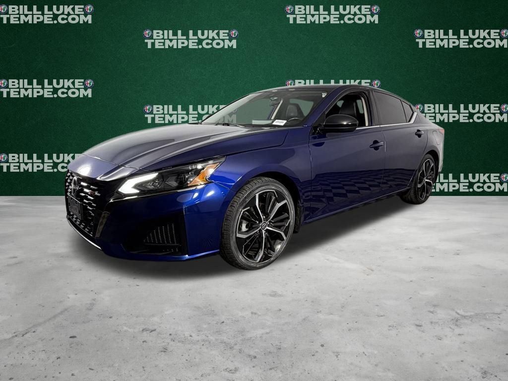 Used 2024 Nissan Altima 2.5 SR w/ SR Premium Package image 3