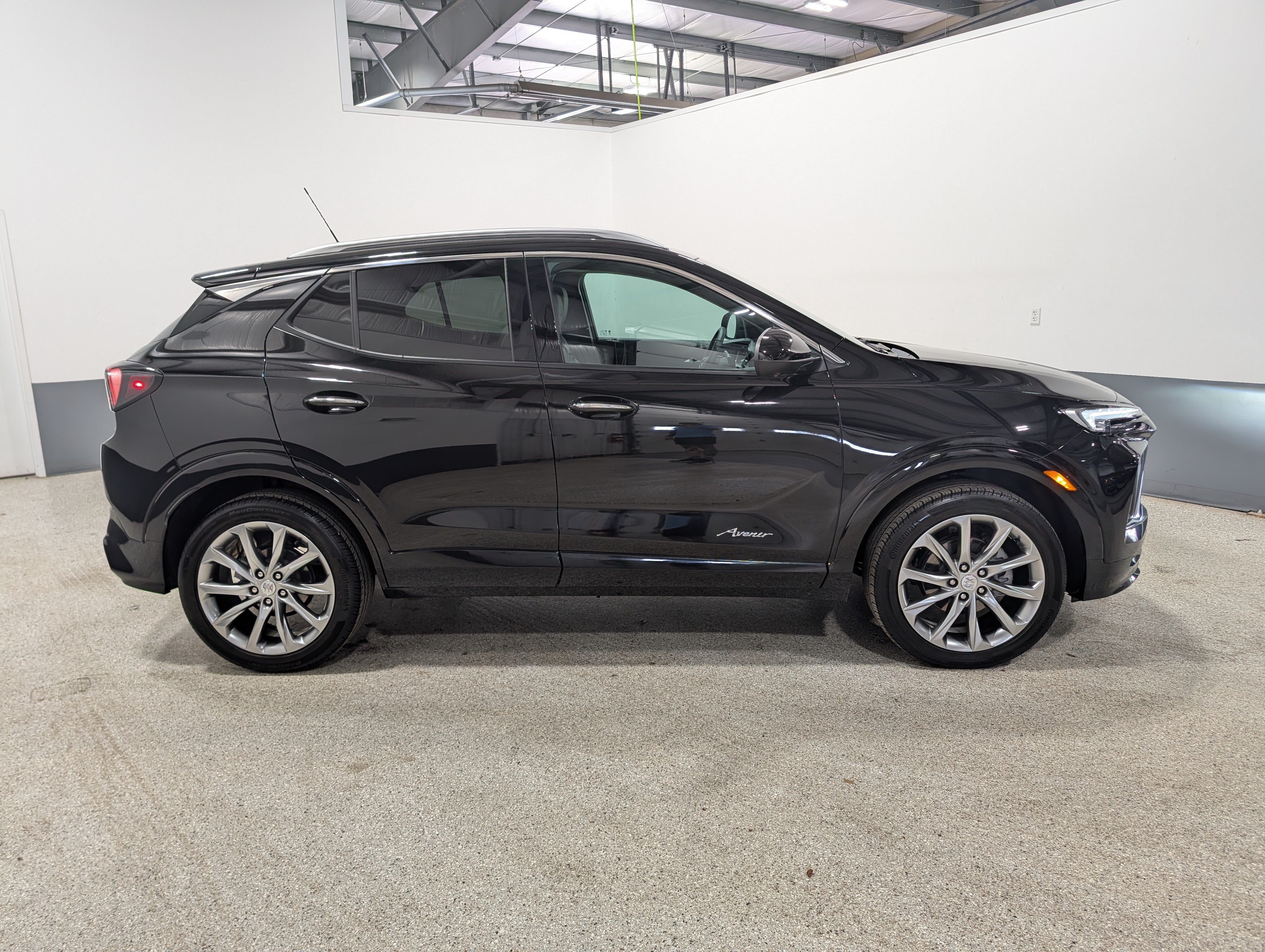 Used 2025 Buick Encore GX Avenir w/ Avenir Technology Package AWD/4WD image 2