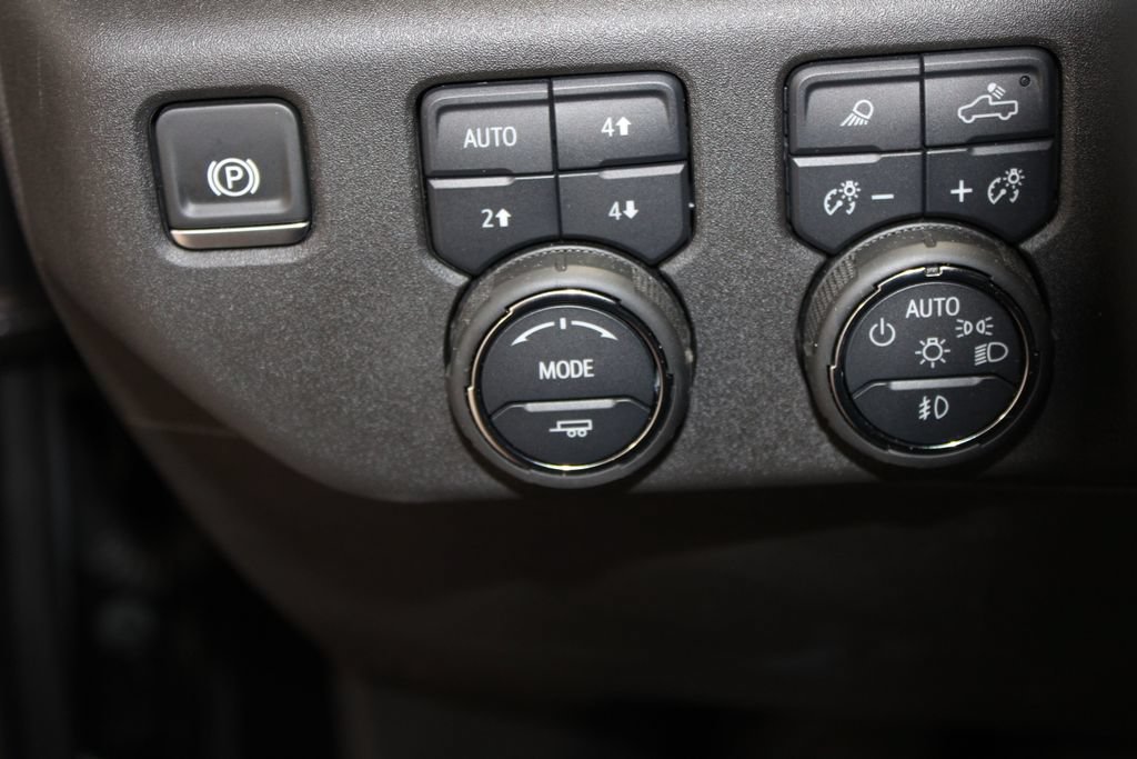 Used 2025 Chevrolet Silverado 1500 High Country AWD/4WD image 43