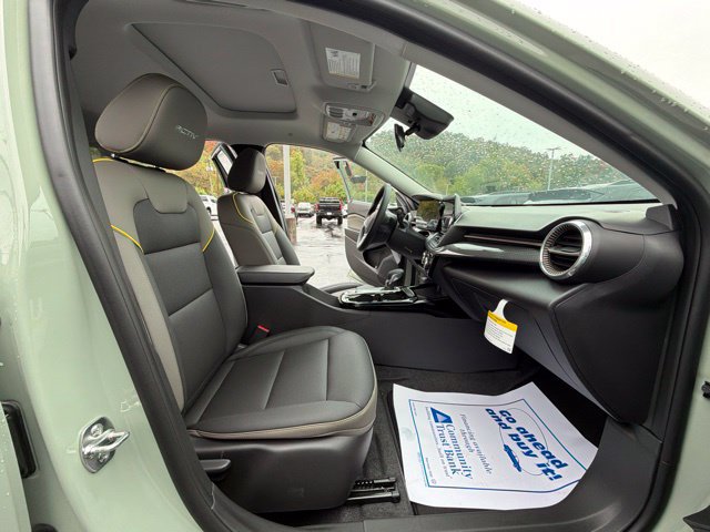 New 2026 Chevrolet Trax ACTIV w/ Sunroof Package FWD image 18