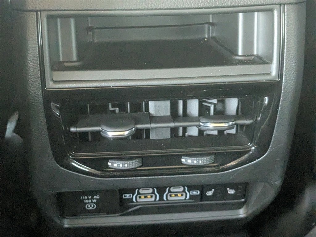 Used 2024 Jeep Grand Cherokee Limited w/ MOPAR Finishing Package image 29