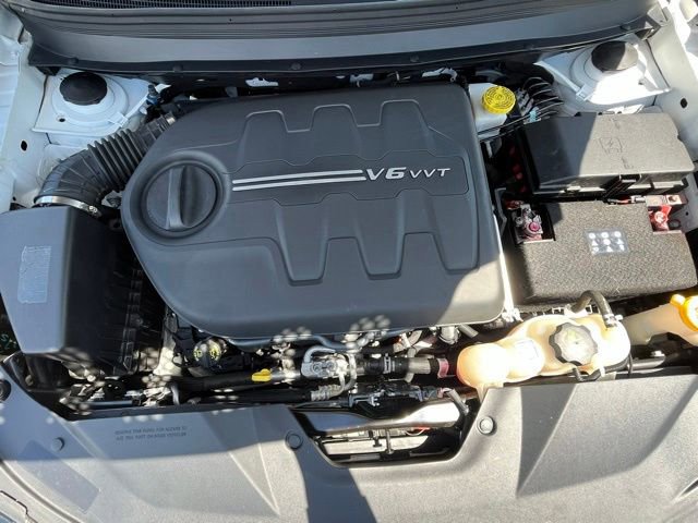 Used 2019 Jeep Cherokee Trailhawk w/ Cold Weather Group AWD/4WD image 30