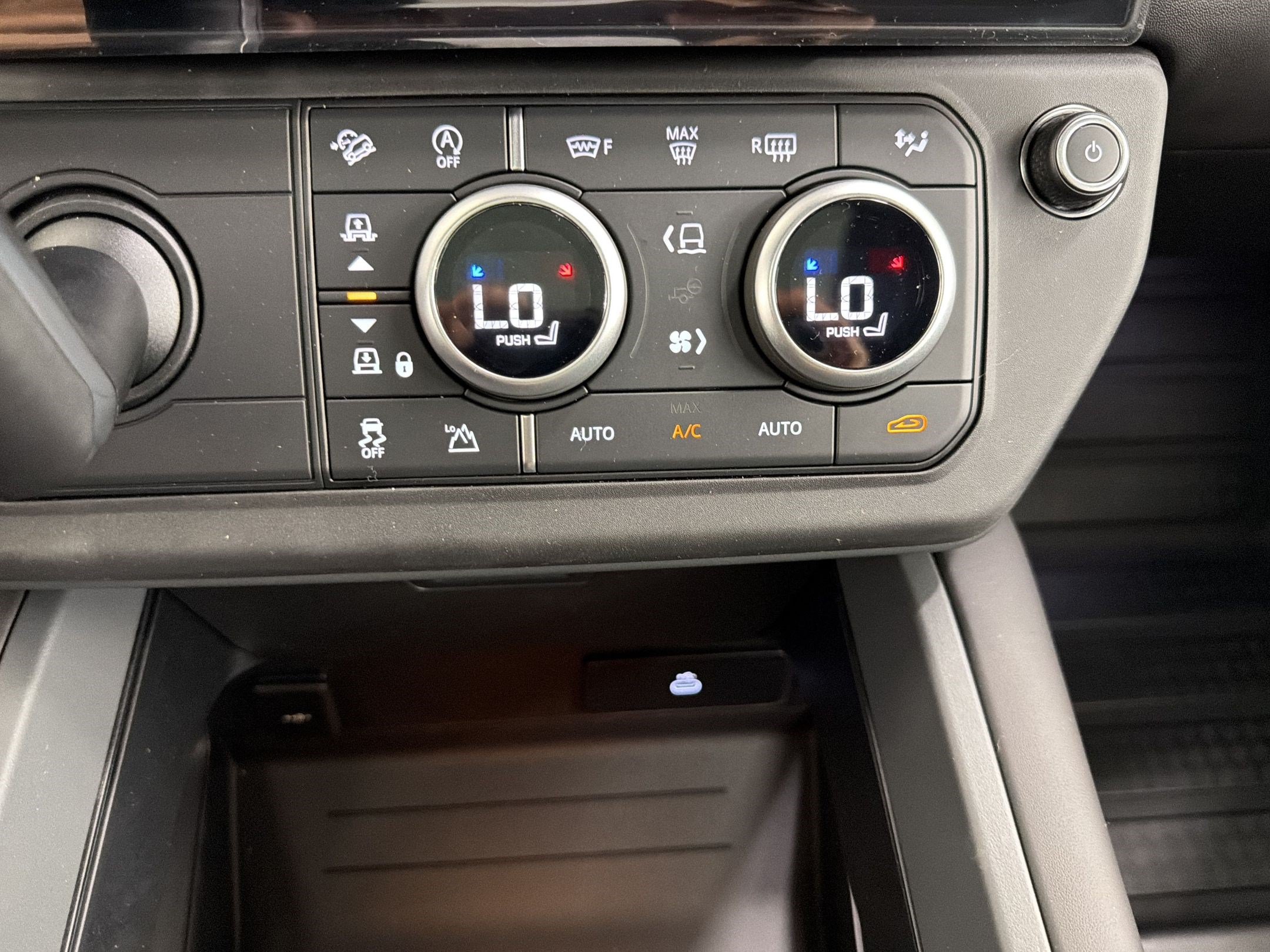 New 2026 Land Rover Defender 130 X-Dynamic SE AWD/4WD image 20