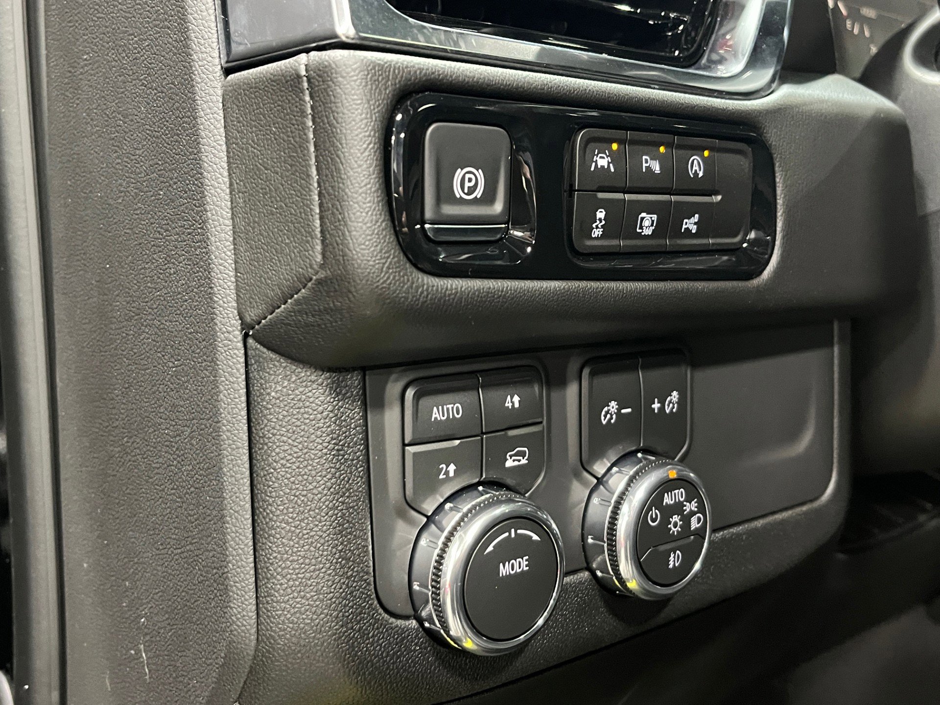 New 2026 GMC Yukon XL Denali w/ Sun & Power Step Package image 13