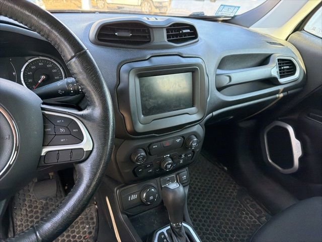 Used 2018 Jeep Renegade Latitude w/ Cold Weather Group AWD/4WD image 6
